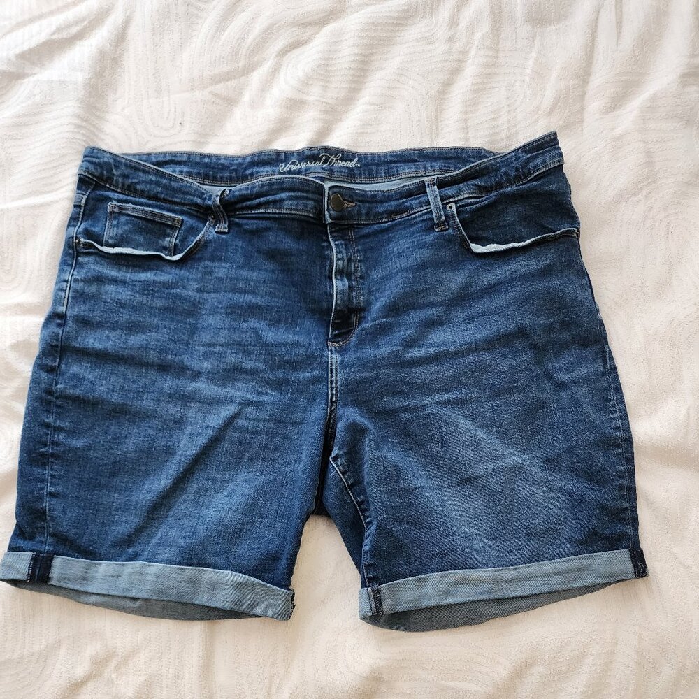USED Universal Thread Plus Size Cuffed Bermuda Jean Shorts - 24 Dark wash